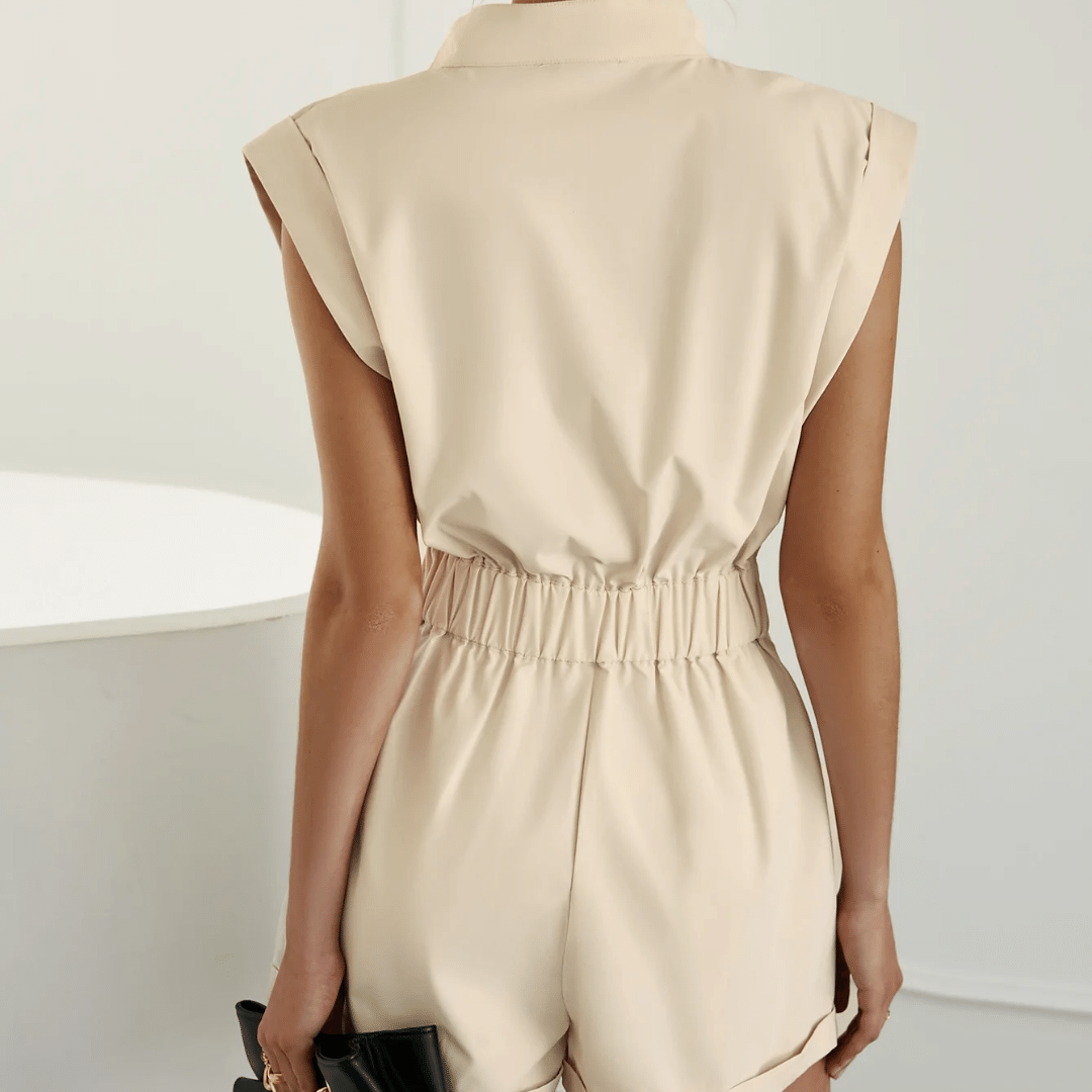 Tuta corta di ispirazione boho vista da dietro