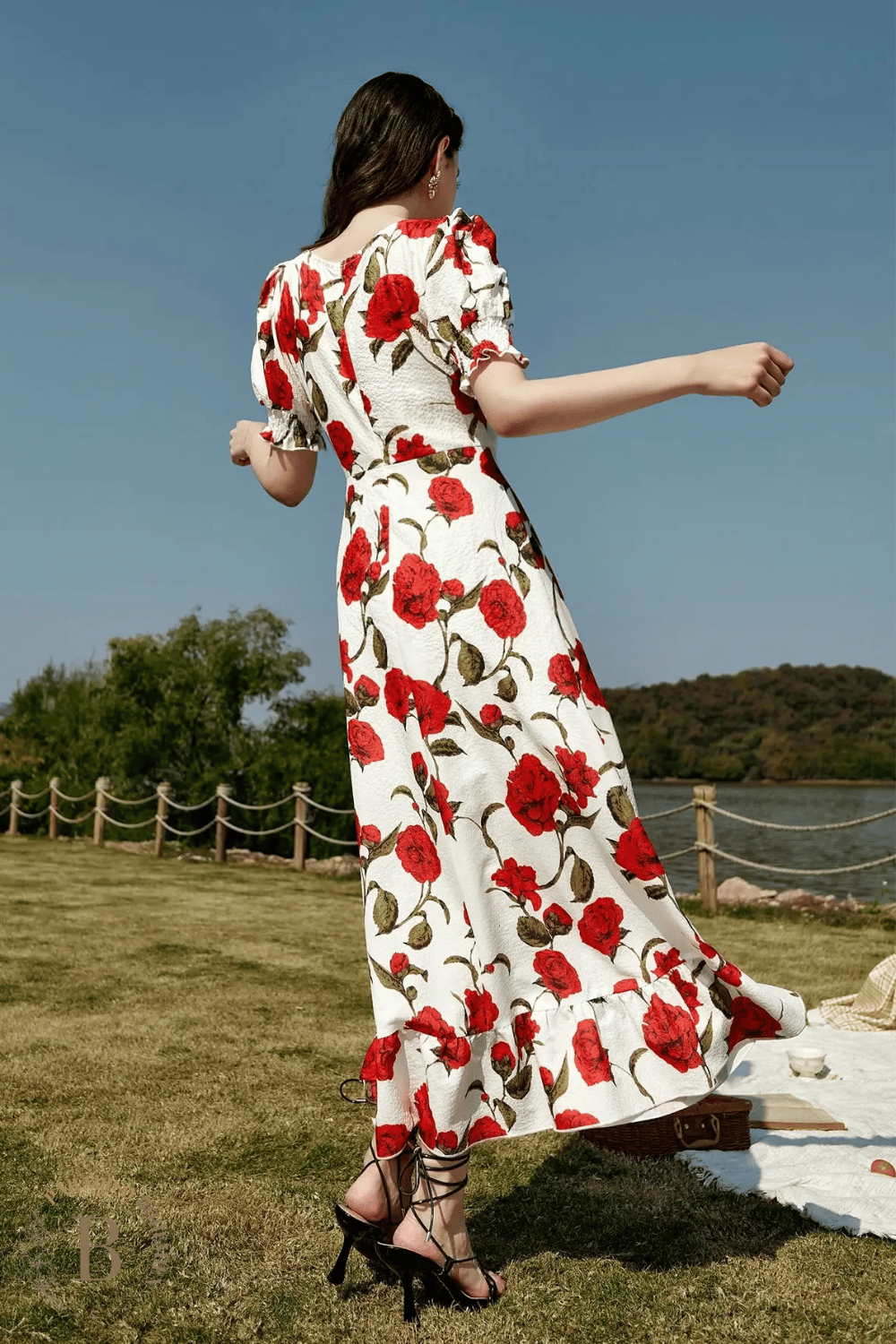 Abito Bianco Fiori Rossi | Paradiso Bohemien