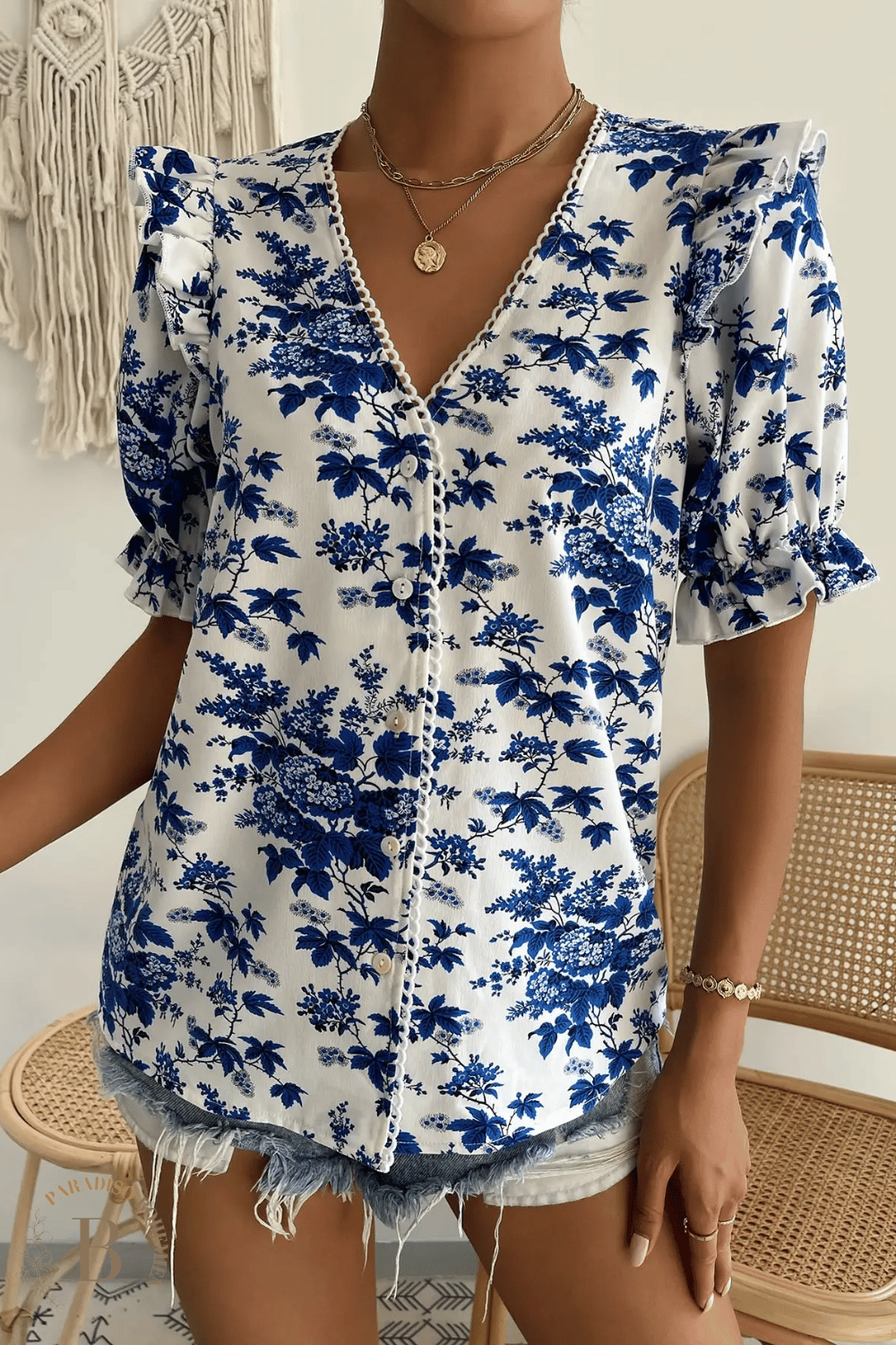 Camicia Bianca con Fiori Blu Bohémien | Paradiso Bohemien