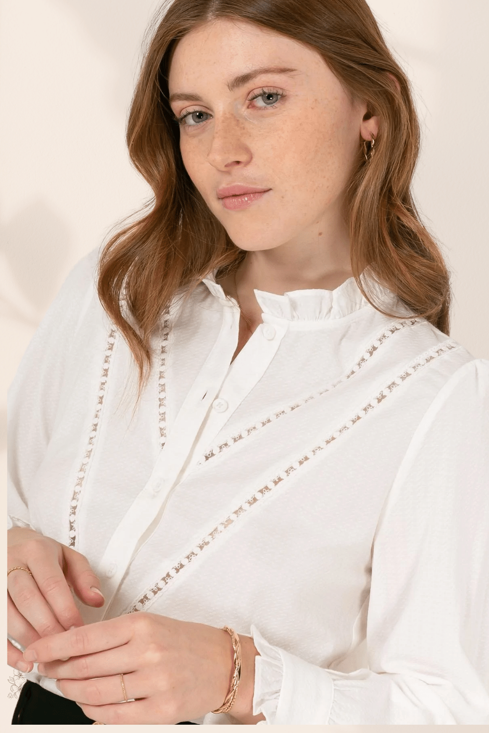Camicia da Donna con Volant in Bianco | Paradiso Bohemien