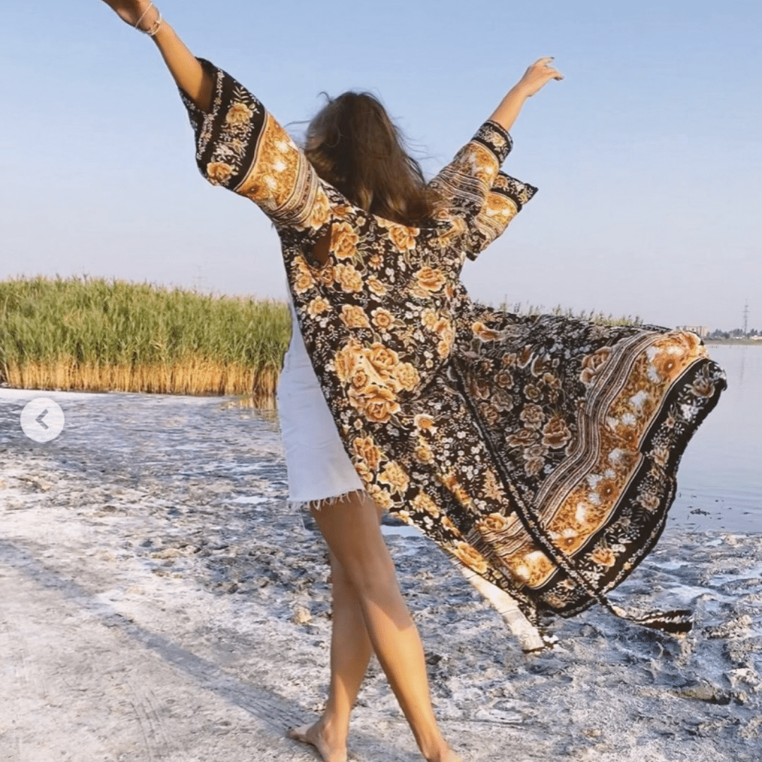 Kimono Nero a Fiori Boho Chic | Paradiso Bohemien