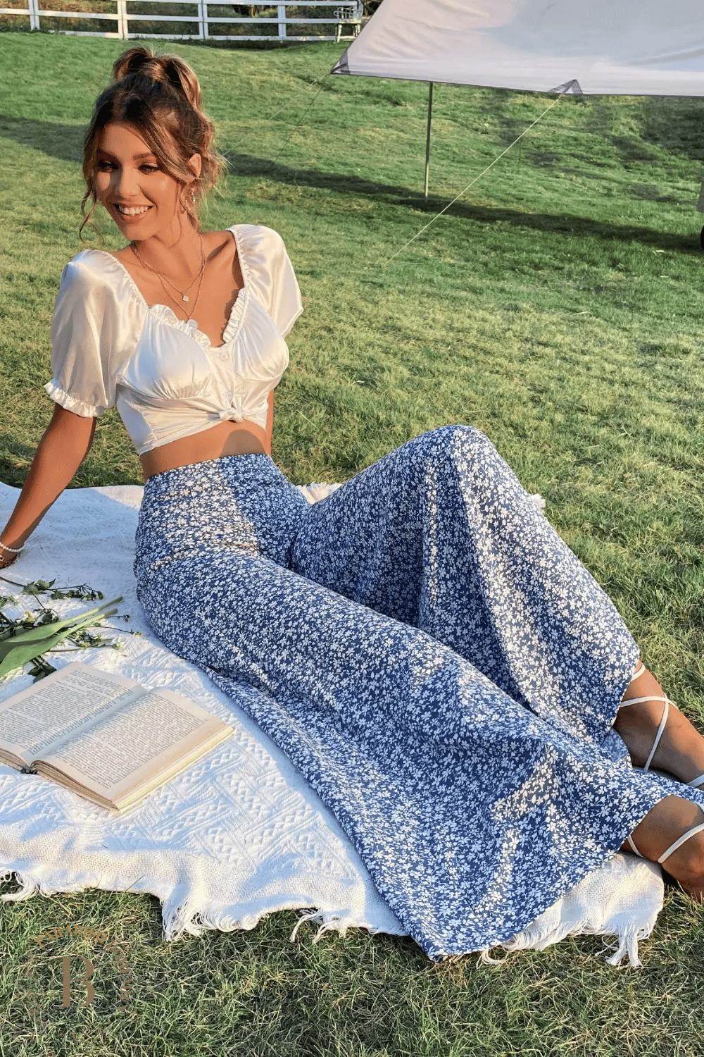 Pantalone a Palazzo Blu a Fiori Bianchi | Paradiso Bohemien