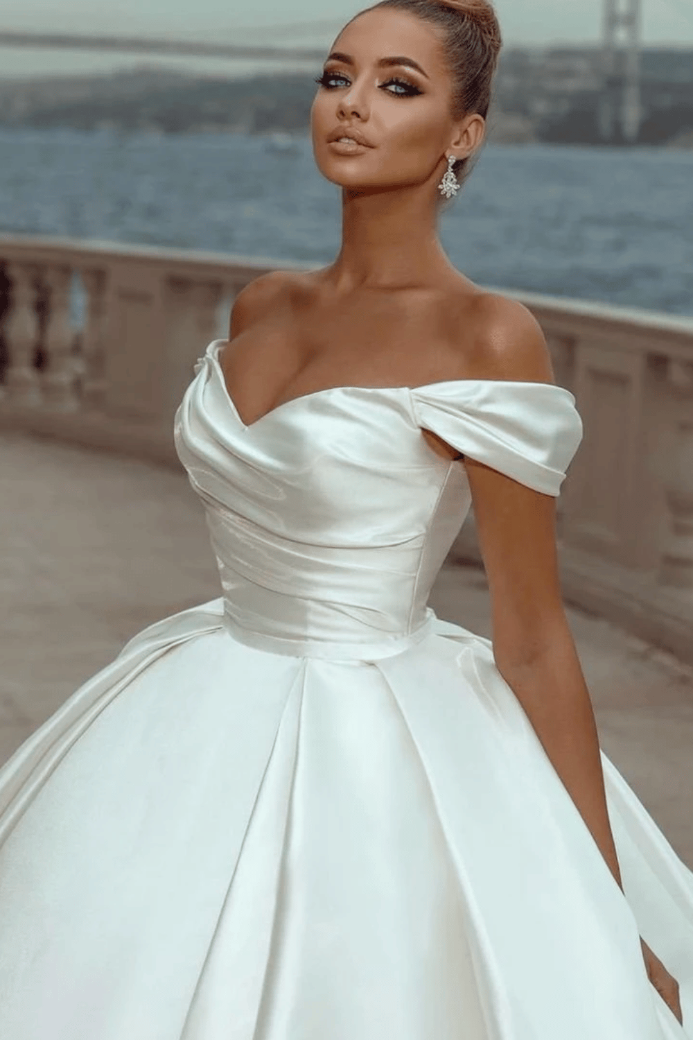 Abito da Sposa Principessa Elegante in Raso | Paradiso Bohemien