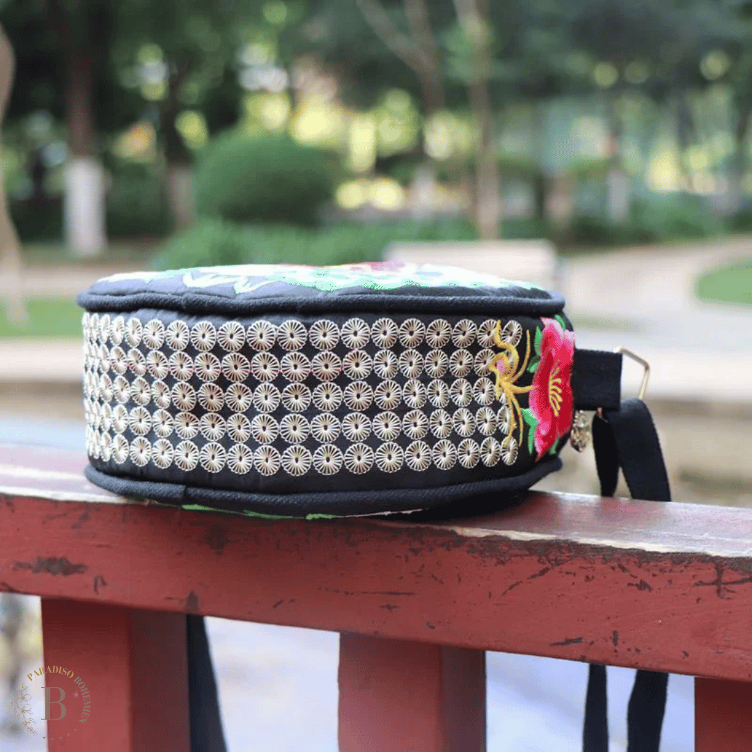Borsa Ricamata Nera Artigianale - Accessorio Boho Etnico Fatto a Mano