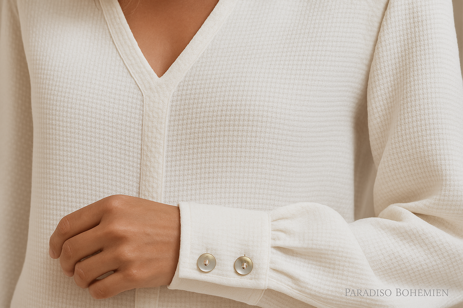 Dettaglio Bottoni e Finiture - Watermark Logo