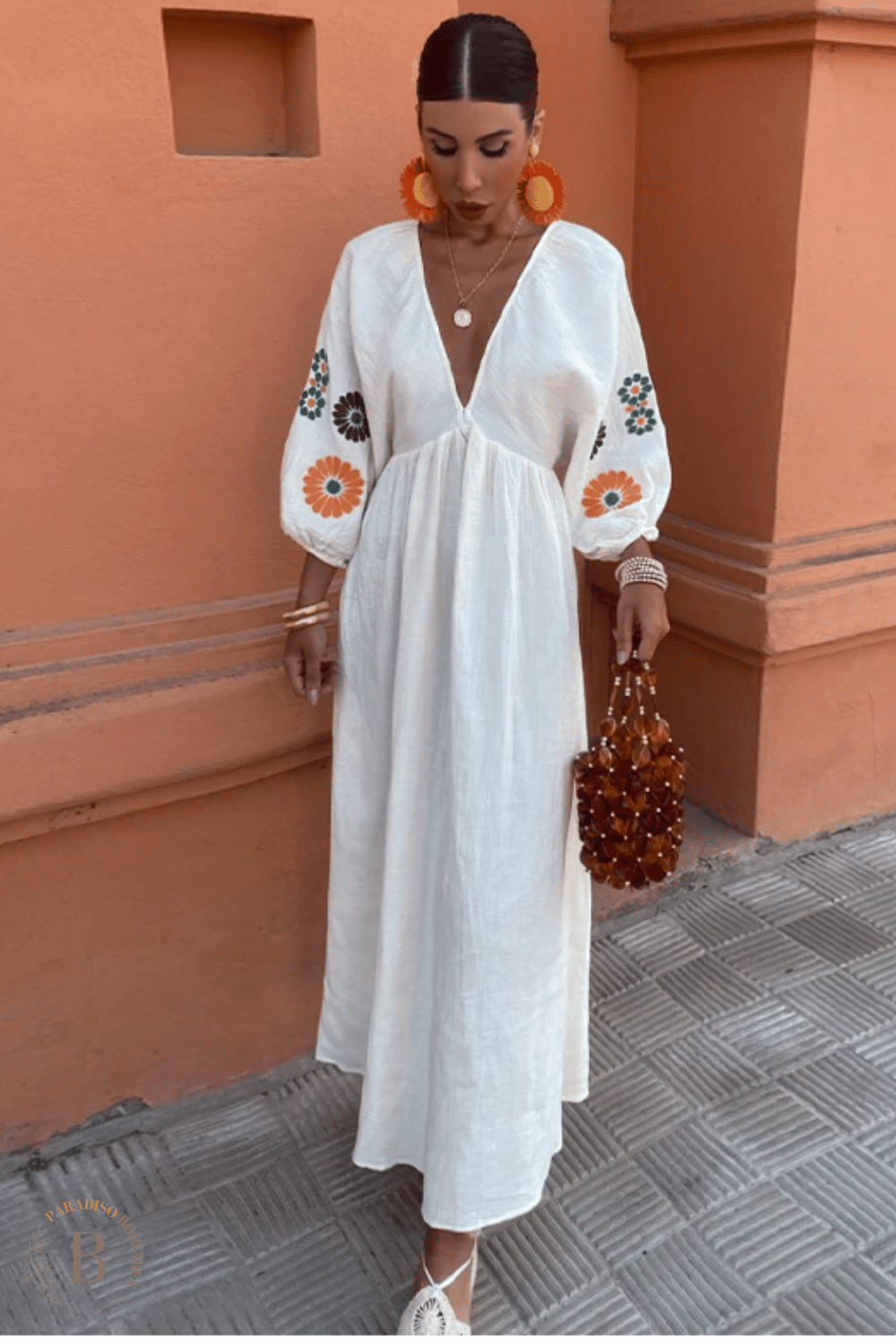 Abito Maxi Bianco Boho con Ricami Floreali | Paradiso Bohemien