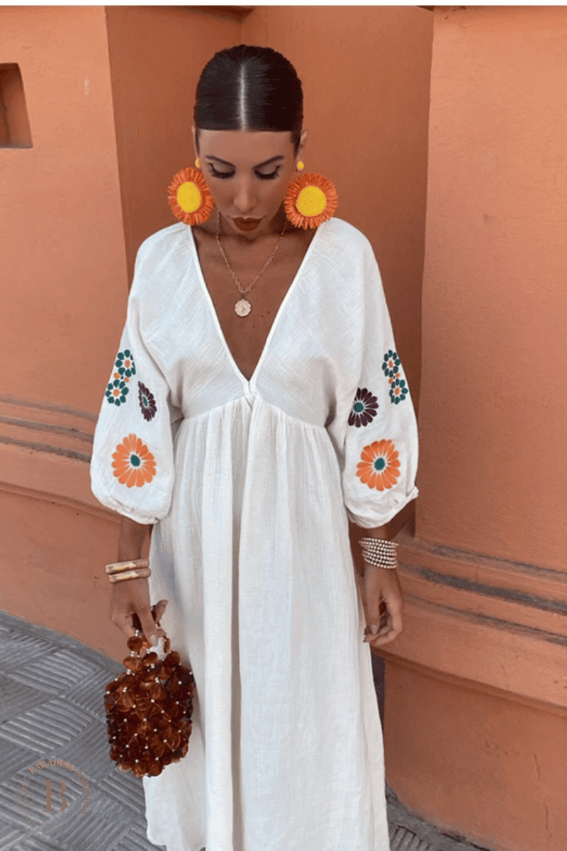 Abito Maxi Bianco Boho con Ricami Floreali | Paradiso Bohemien