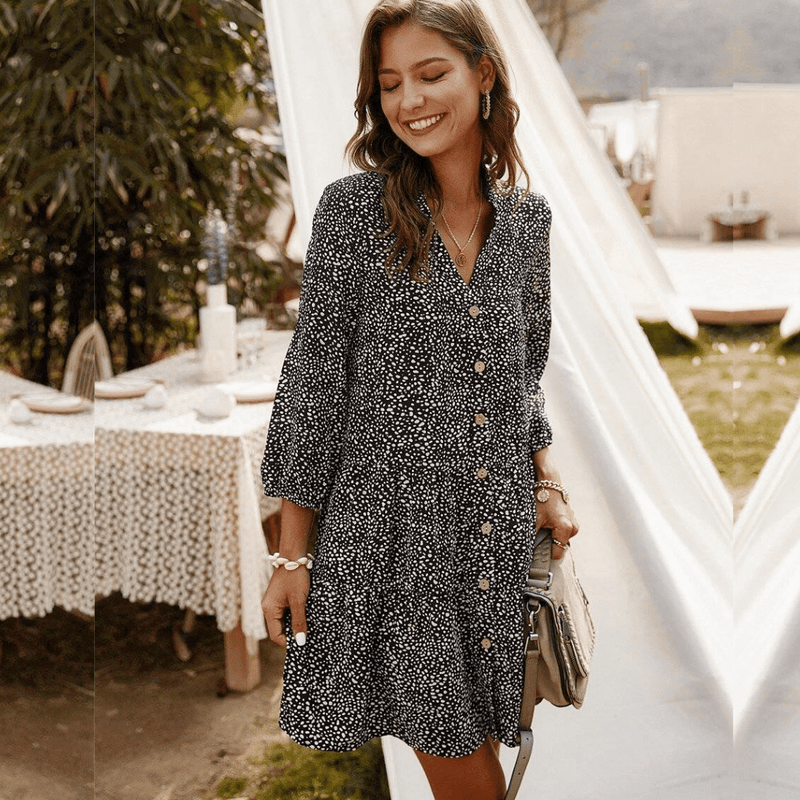 Vestito nero con bottoni 2025 davanti