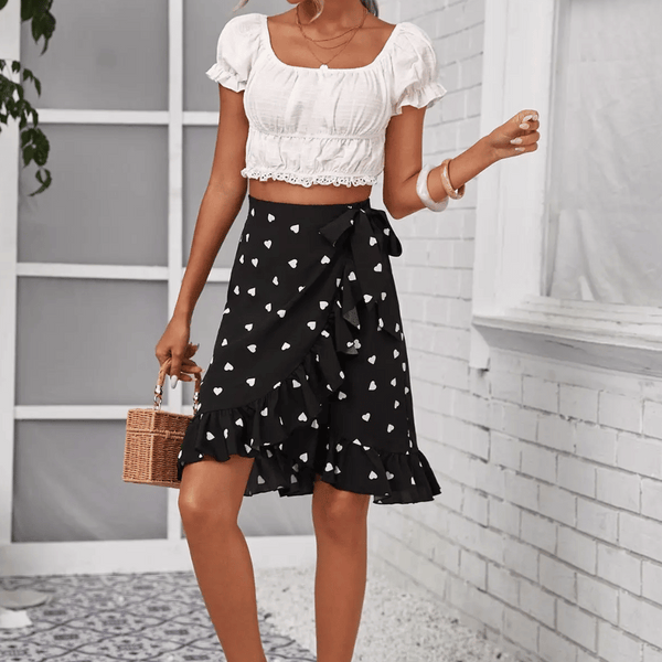 Gonna nera 2025 con cuori bianchi