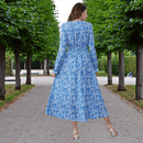 Abito lungo blu con piccoli fiori bianchi in stile country | Paradiso Bohemien